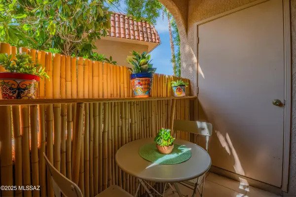 5750 N Camino Esplendora, Tucson, AZ 85718