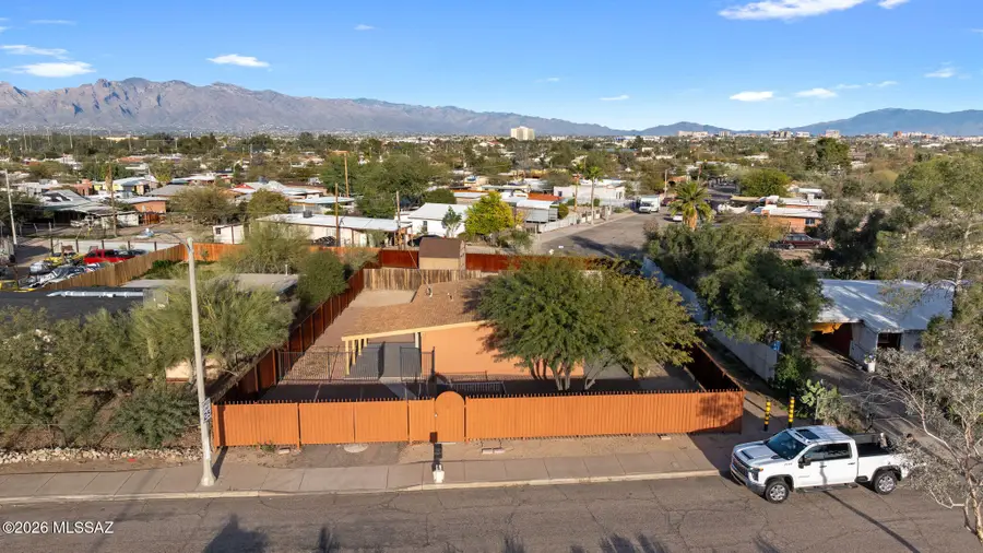 702 N Silverbell, Tucson, AZ 85745 - Image #2