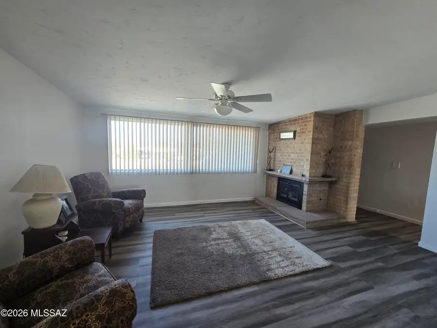 8556 E Kenyon, Tucson, AZ 85710 - Image #2