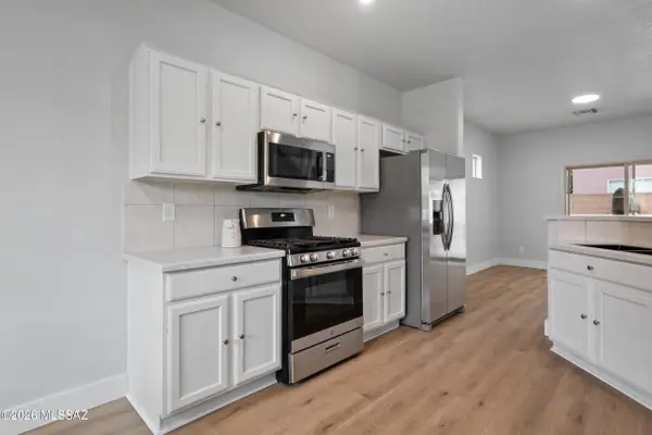 127 W Camino Rio Chiquito, Sahuarita, AZ 85629