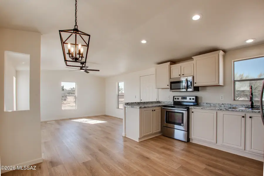 633 N Warren, Benson, AZ 85602 - #2