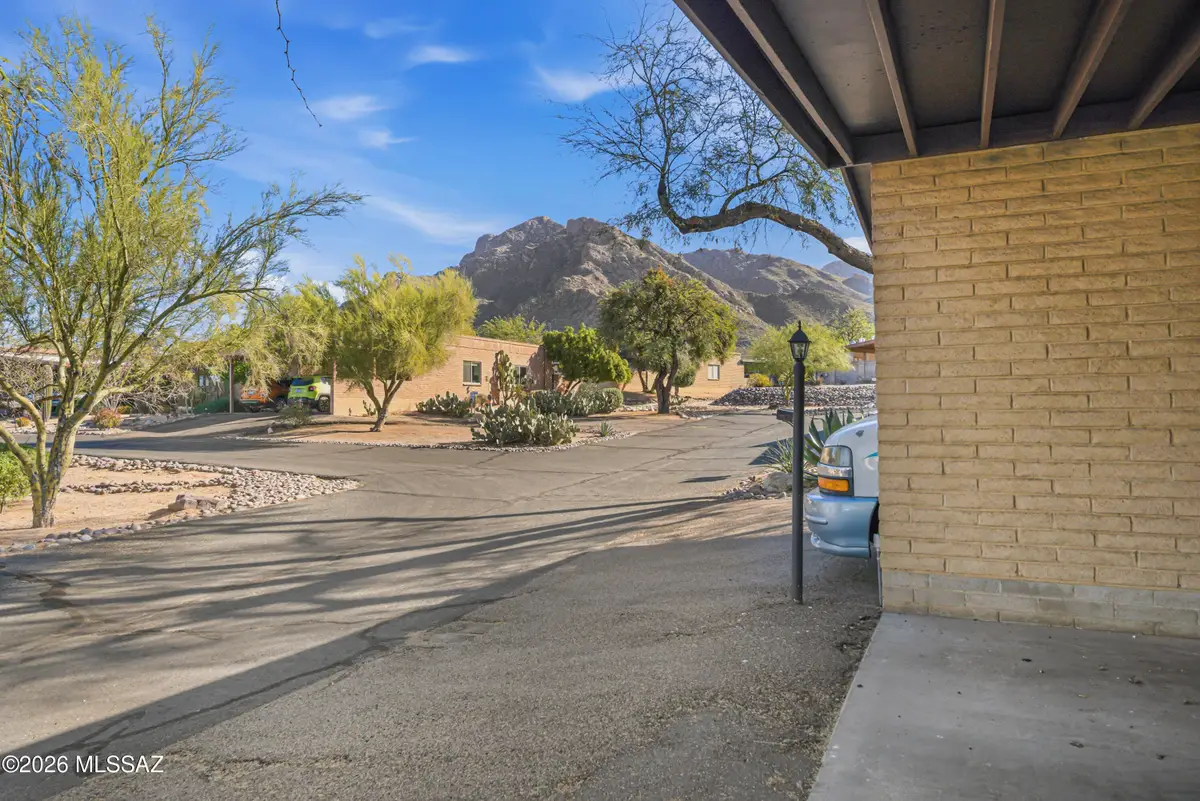 8300 N Mesquite Shadows, Tucson, AZ 85704 - #1