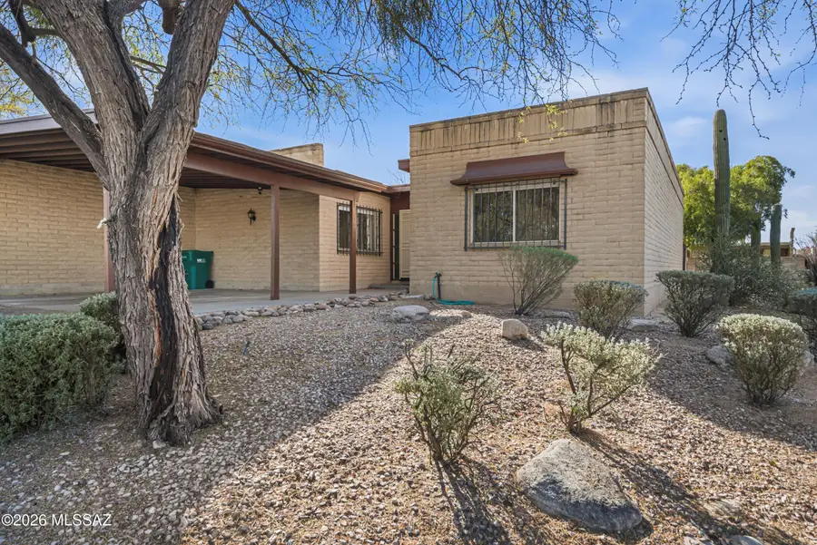 8300 N Mesquite Shadows, Tucson, AZ 85704 - #2