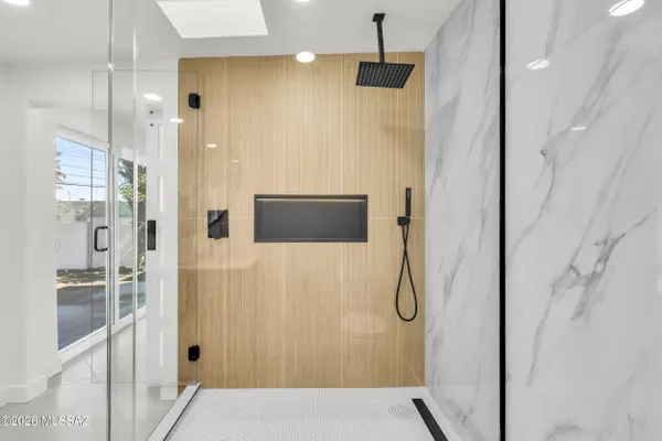 6917 E Calle Bellatrix, Tucson, AZ 85710