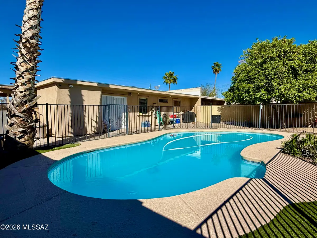 1942 E Wedwick, Tucson, AZ 85706 - #1
