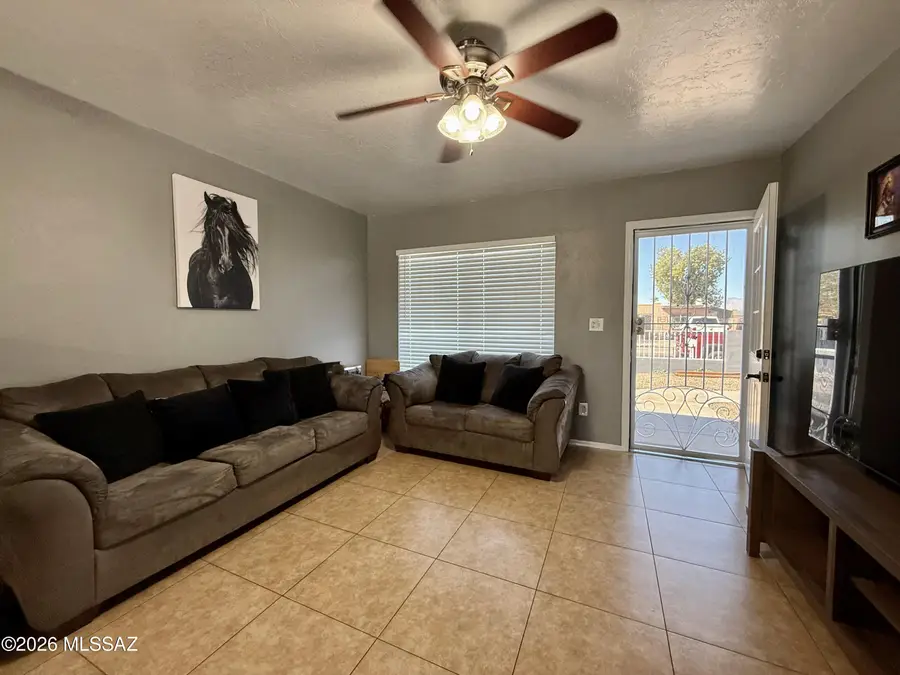 1942 E Wedwick, Tucson, AZ 85706 - #3