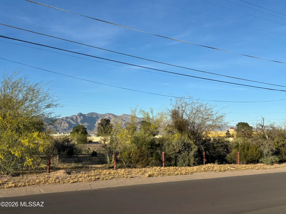 1415 W Riverview, Tucson, AZ 85745 - #1