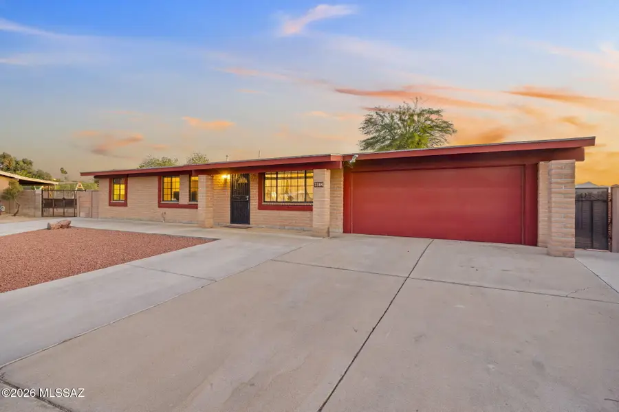 7386 N Dickinson, Tucson, AZ 85741 - #3