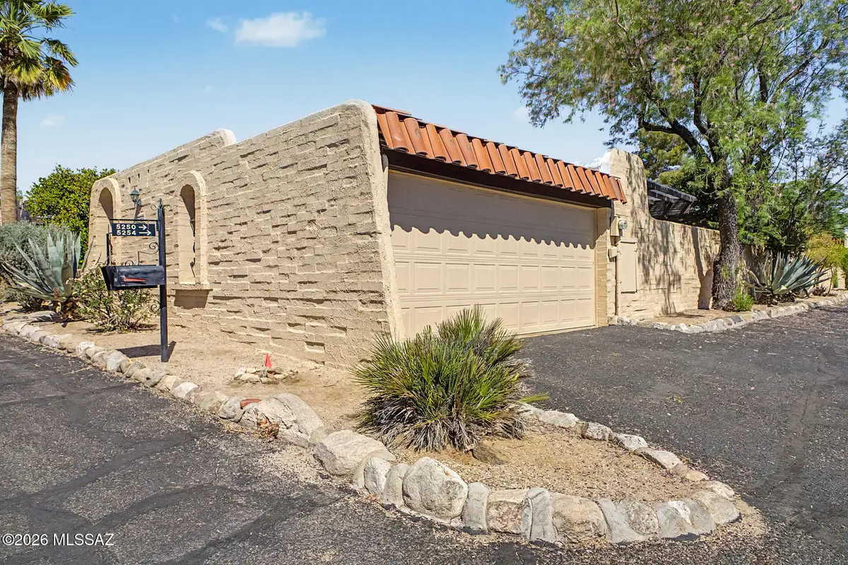 5250 N Pueblo Villas, Tucson, AZ 85704 - #1