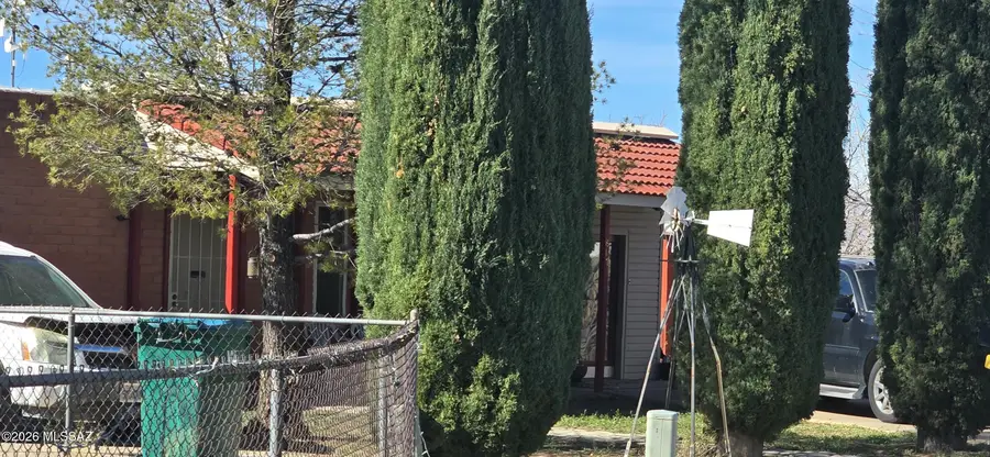 817 N Ridgeview, Huachuca City, AZ 85616 - #2