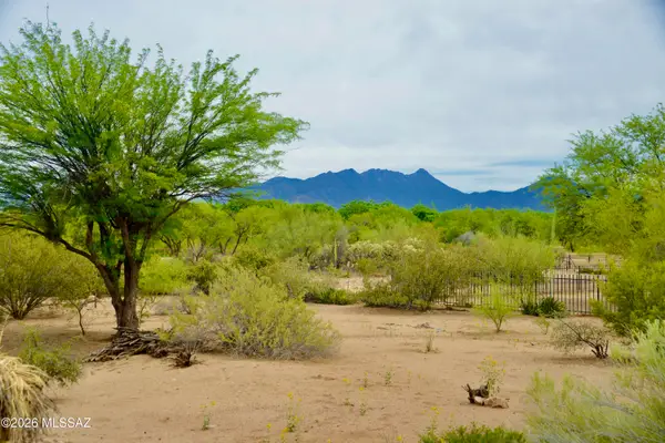 747 S La Huerta, Green Valley, AZ 85614