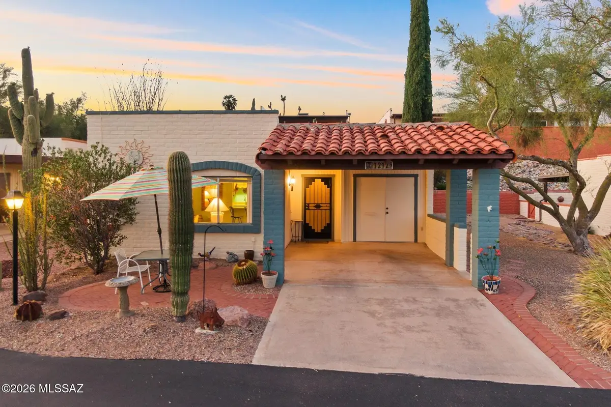 1212 W Calle Alcazar, Green Valley, AZ 85622 - #1