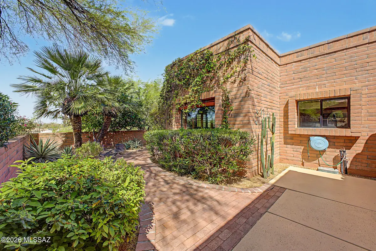 2025 W Ashbrook, Tucson, AZ 85704 - #1