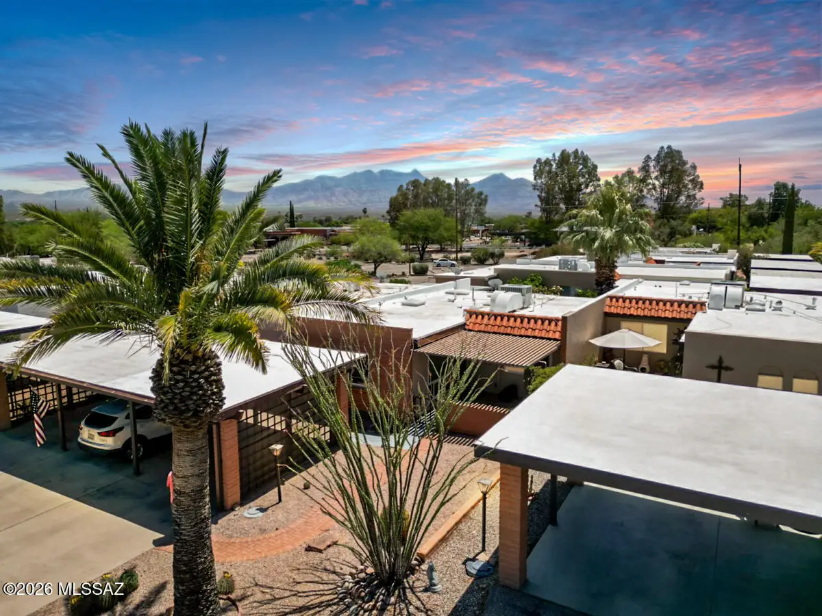 365 W Calle De La Amistad, Green Valley, AZ 85614 - #1