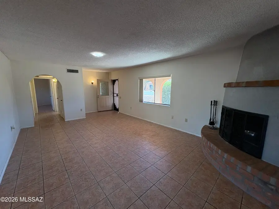 632 N Avenida Tortuga, Green Valley, AZ 85614 - #3