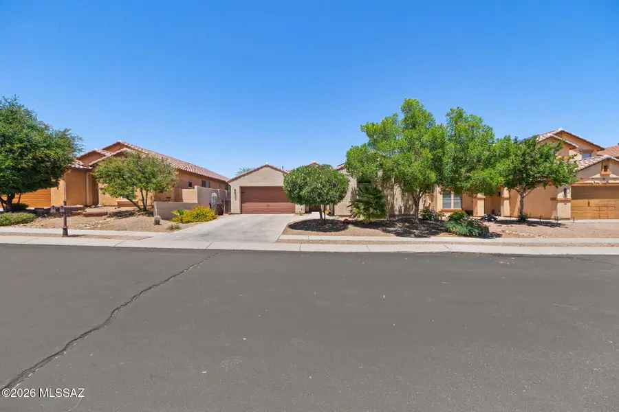 734 W Camino Curvitas, Sahuarita, AZ 85629 - #2