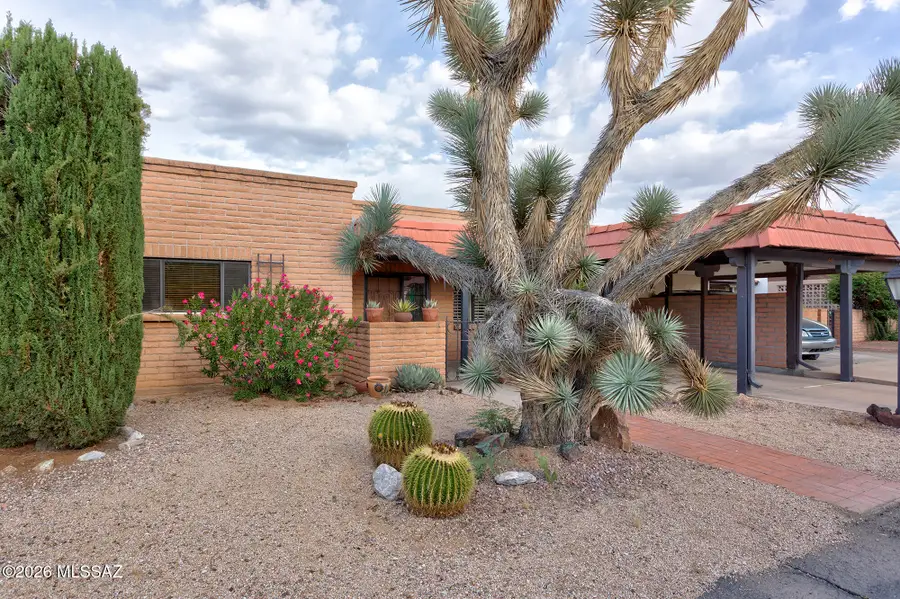 645 S Los Rubies, Green Valley, AZ 85614 - #2