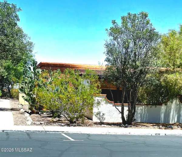 210 W Camino Alameda, Green Valley, AZ 85614