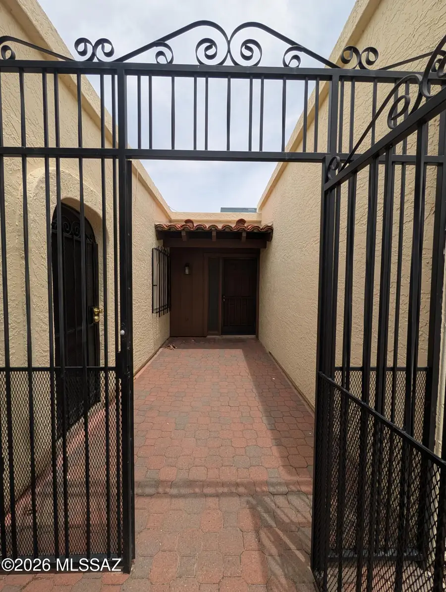 1530 W Camino Calderon, Green Valley, AZ 85622 - #2