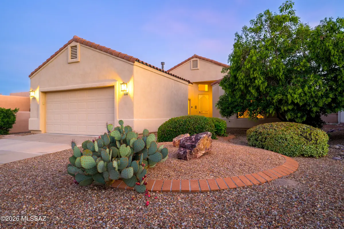 601 W Links, Green Valley, AZ 85614 - #1