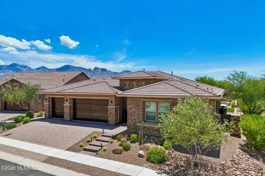 425 W Red Ribbon, Oro Valley, AZ 85755 - #2