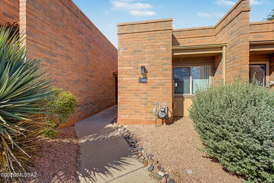 1364 W Desert Hills, Green Valley, AZ 85622 - #2