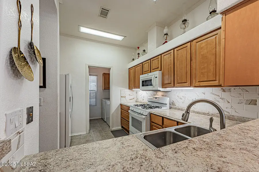 542 W Riverdale, Green Valley, AZ 85614 - #2