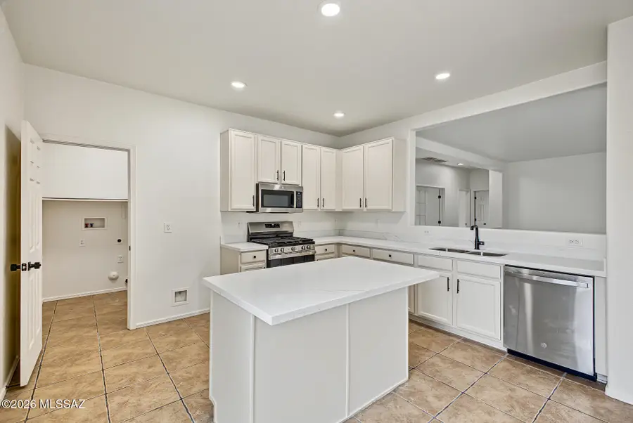 109 E Oracle Oak, Sahuarita, AZ 85629 - #3