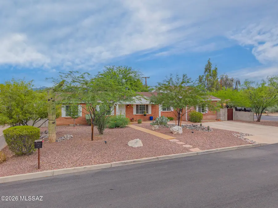 2725 E La Cienega, Tucson, AZ 85716 - #2