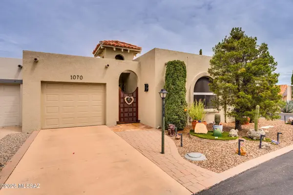 1070 W Camino Velasquez, Green Valley, AZ 85622