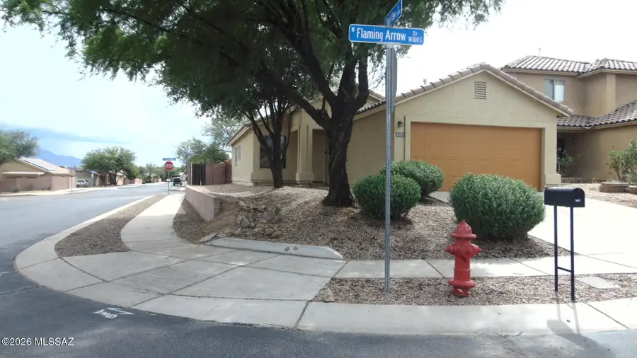 747 W Flaming Arrow, Green Valley, AZ 85614 - #2