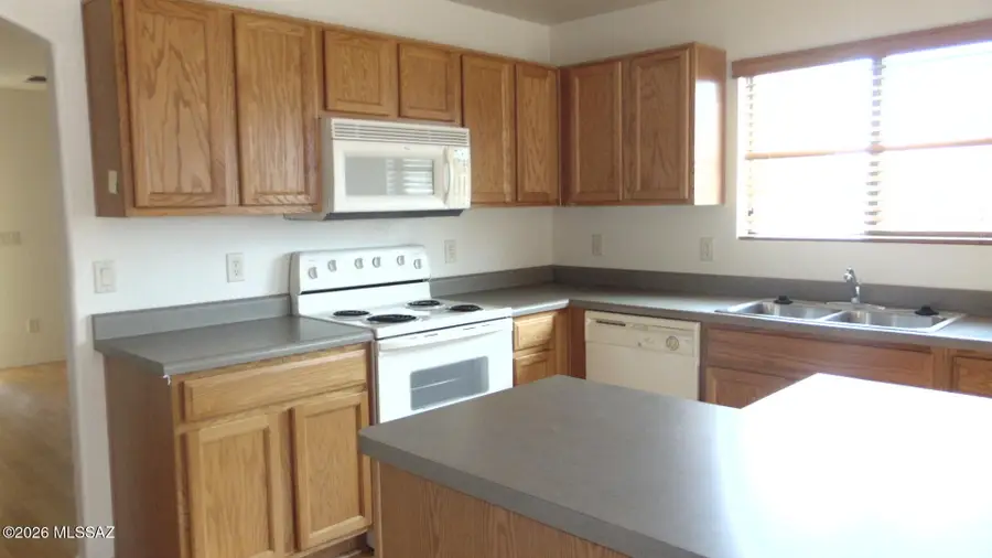 747 W Flaming Arrow, Green Valley, AZ 85614 - #3
