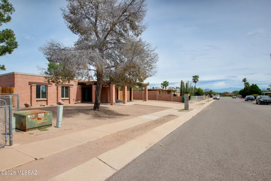 2956 W Camino Oro Blanco, Tucson, AZ 85746 - #3