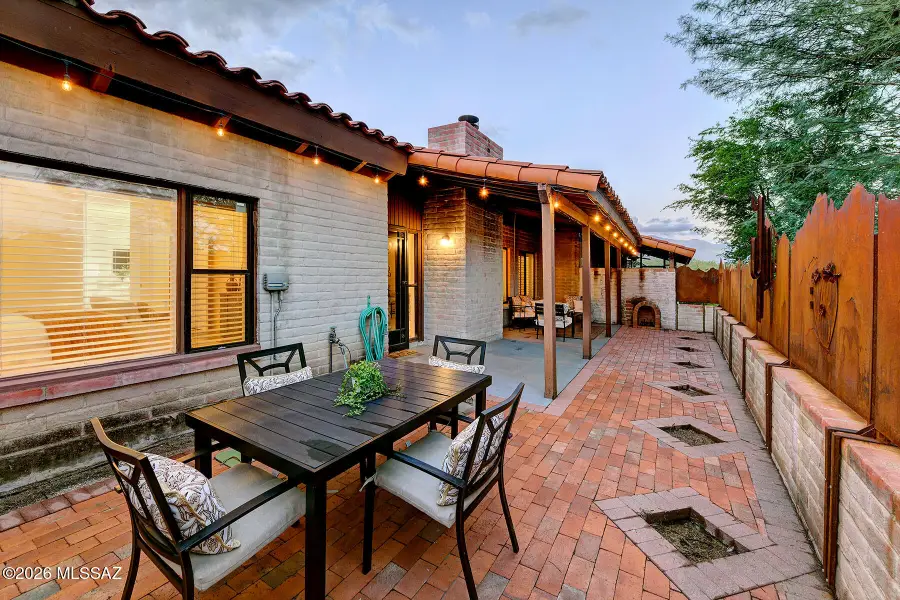 2000 E Campbell, Tucson, AZ 85718 - #2