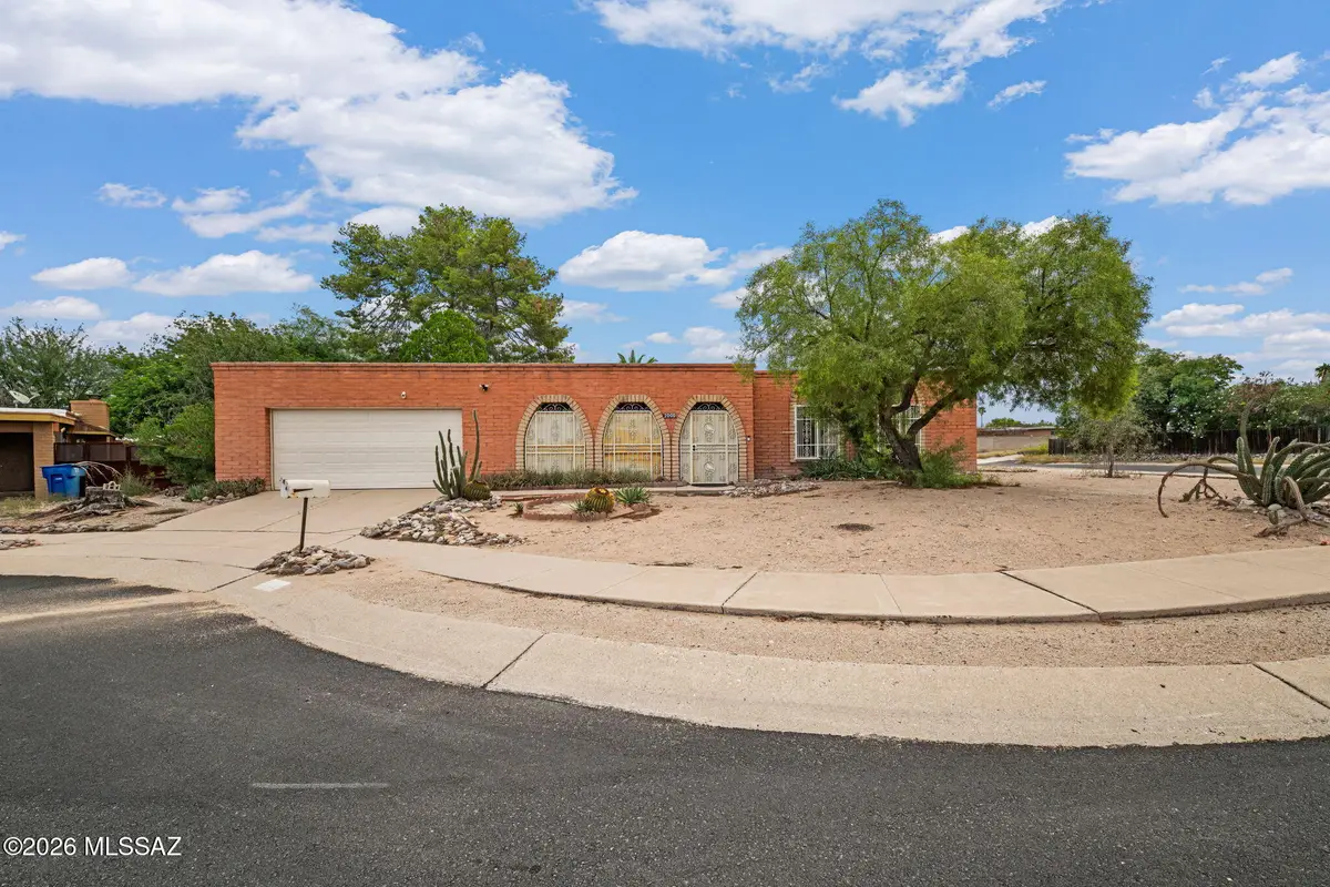 2000 N Heatherbrae, Tucson, AZ 85715 - #1