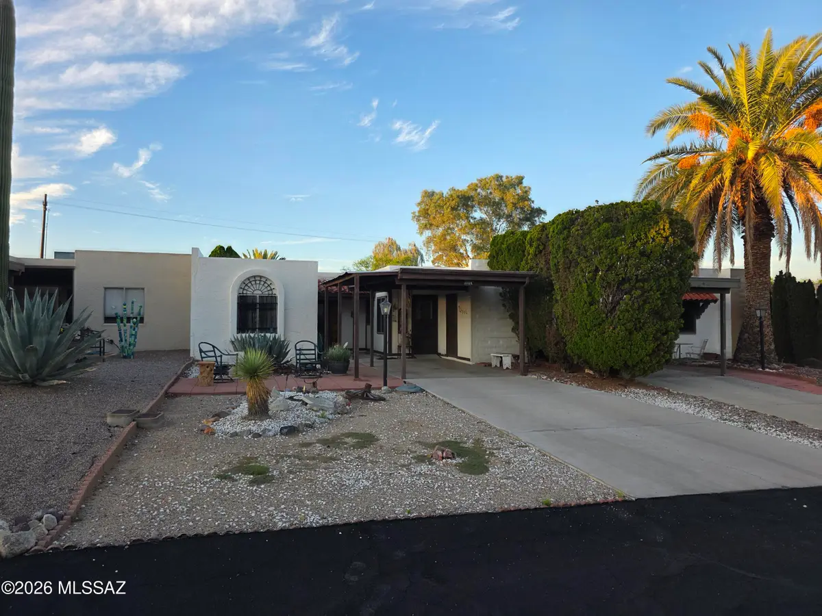 1304 S Desert Meadows, Green Valley, AZ 85614 - #1