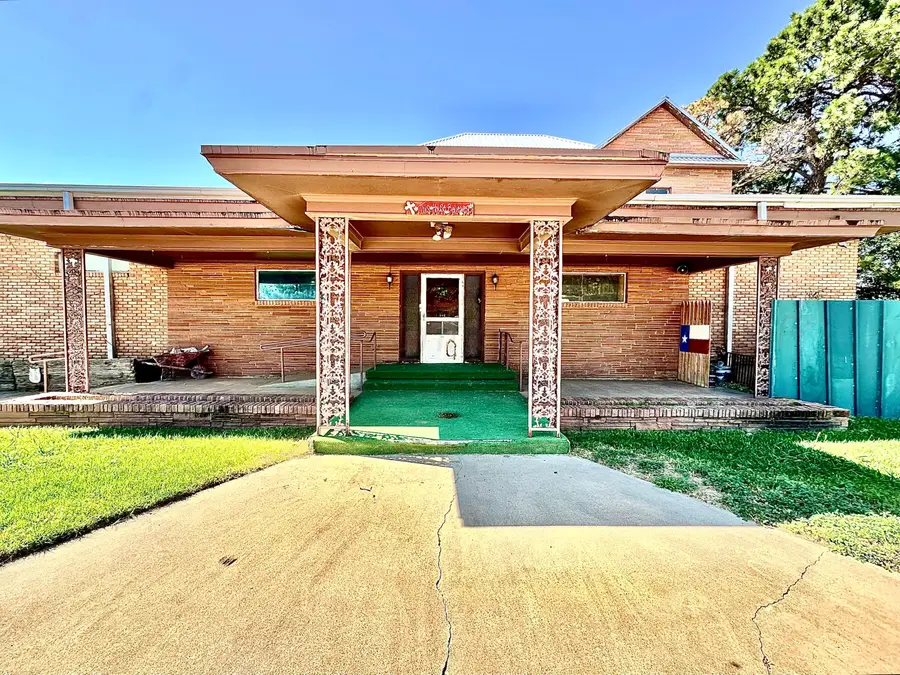 305 W. Broadway Avenue, Tulia, TX 79088 - Image #2