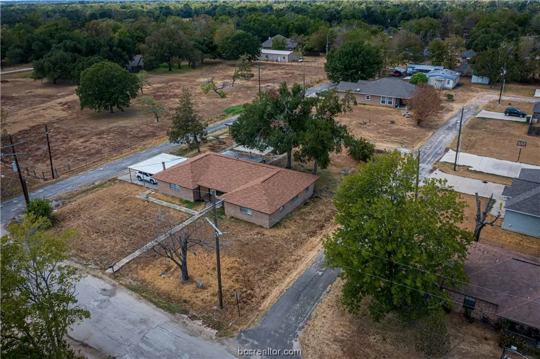 300 Bullard Street W, Madisonville, TX 77864 - Image #1