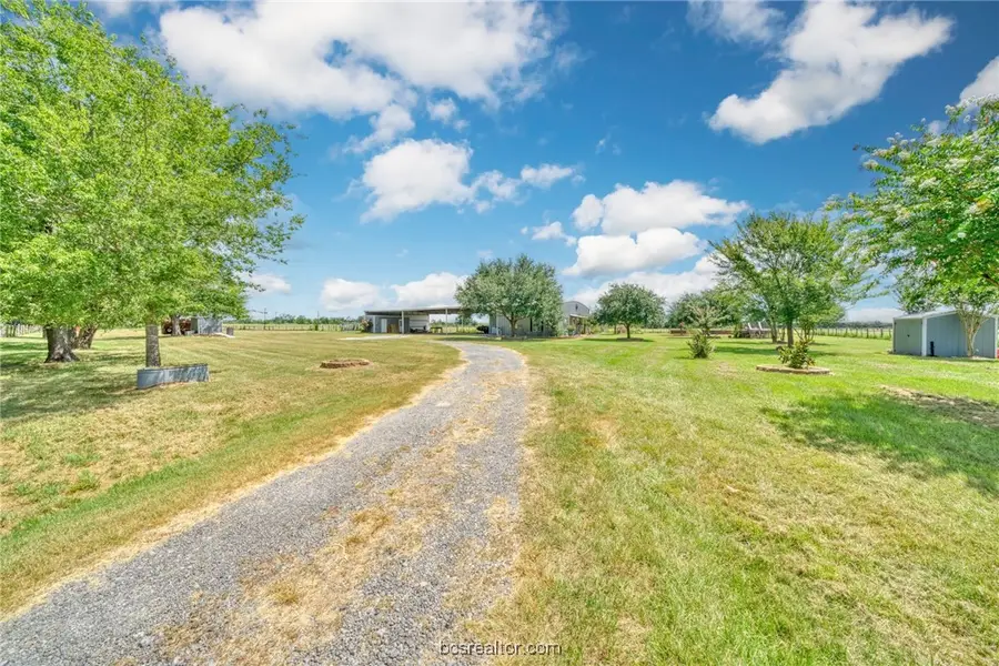 2266 Dutton Lane, Madisonville, TX 77864 - Image #2