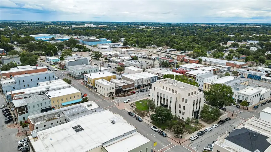 2224 S Chappell Hill St, Brenham, TX 77833 - Image #2