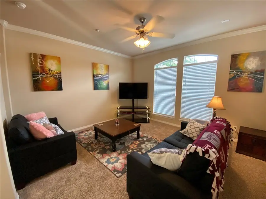 305 Holleman #902, College Station, TX 77840 - Image #2
