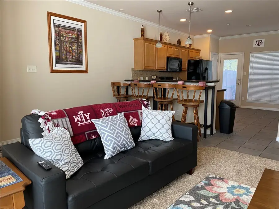 305 Holleman #902, College Station, TX 77840 - Image #3