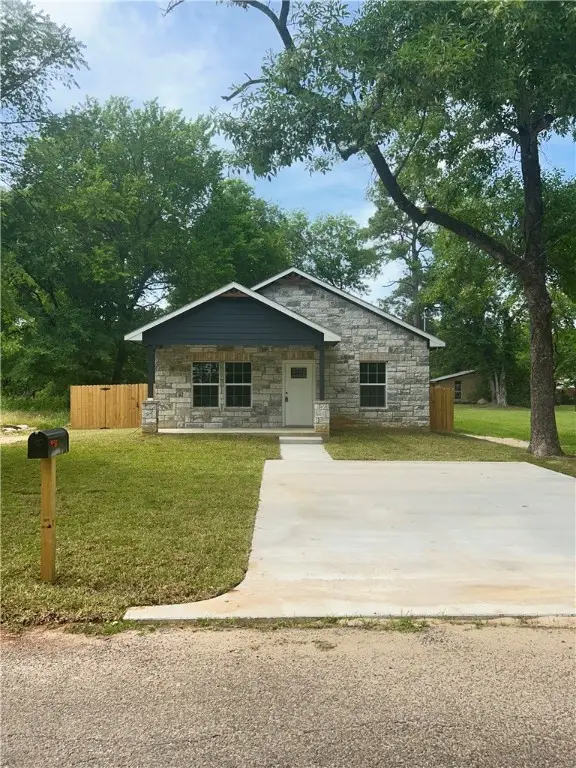 506 W Eighth Street, Hearne, TX 77859 - #1