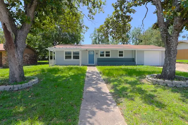 1801 Murray Avenue, Rockdale, TX 76567