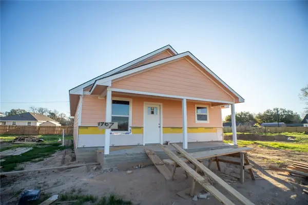 1707 Pine Street, Hearne, TX 77859