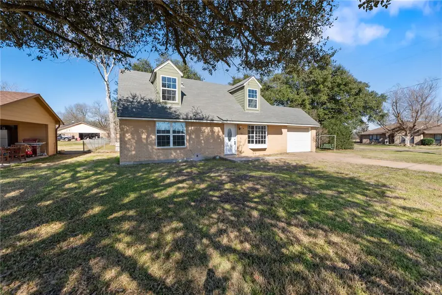 522 E Colorado Street, Bremond, TX 76629 - Image #2