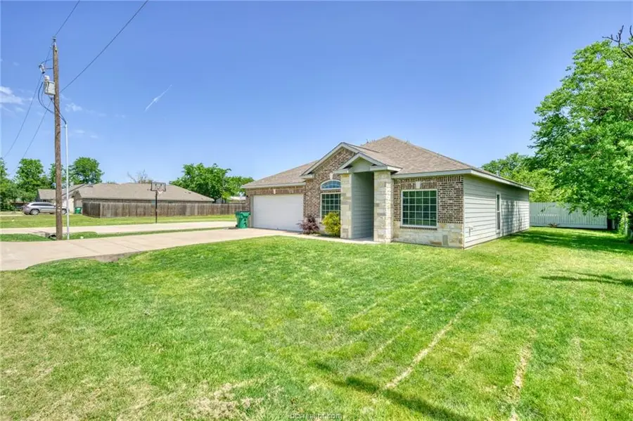 1104 Jennifer Street, Madisonville, TX 77864 - Image #3