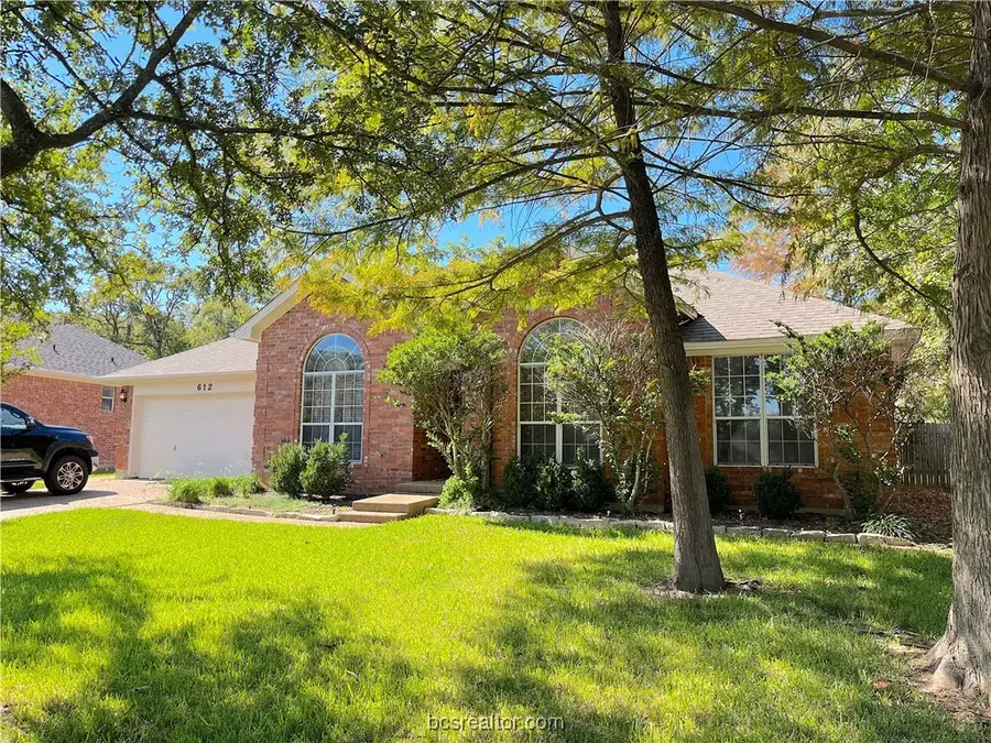 612 Summerglen Drive, College Station, TX 77840-2331 - Image #2