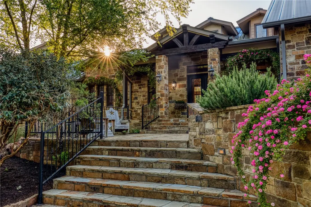 6925 S Sycamore Crossing Rd A, Bellville, TX 77418 - Image #1