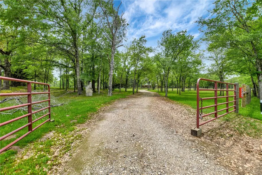 9832 Hawaii Lane, Midway, TX 75852 - Image #2